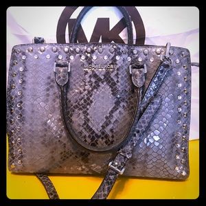Michael Kors

PYTHON PRINT LEATHER JEWELS SELMA